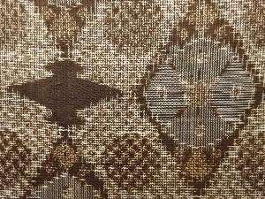 アンティーク　松皮菱に抽象模様織り出し本場村山泥大島紬着物